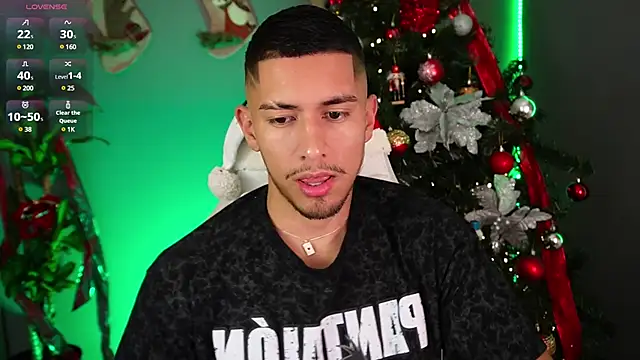 Snapshot of Aaronfox_x chatting on December 21, 1:15 am Aaronfox x online show from December 21, 1:15 am