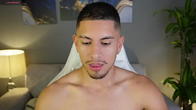 Snapshot of Aaronfox_x chatting on January 14, 12:43 am Aaronfox x online show from January 14, 12:43 am