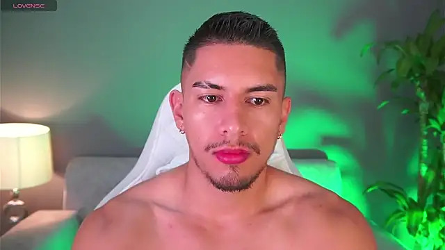 Snapshot of Aaronfox_x chatting on January 30, 10:19 am Aaronfox x online show from January 30, 10:19 am