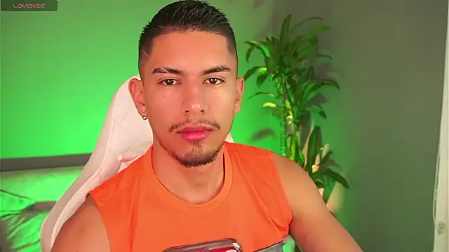 Snapshot of Aaronfox_x chatting on January 31, 11:24 am Aaronfox x online show from January 31, 11:24 am