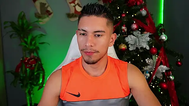 Snapshot of Aaronfox_x chatting on December 16, 11:18 pm Aaronfox x online show from December 16, 11:18 pm