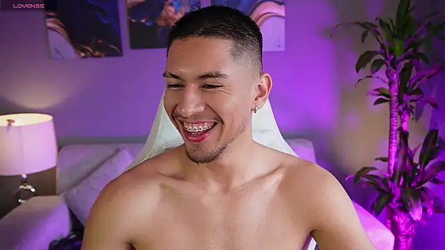 Snapshot of Aaronfox_x chatting on January 11, 8:21 pm Aaronfox x online show from January 11, 8:21 pm
