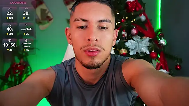 Snapshot of Aaronfox_x chatting on December 18, 4:09 am Aaronfox x online show from December 18, 4:09 am