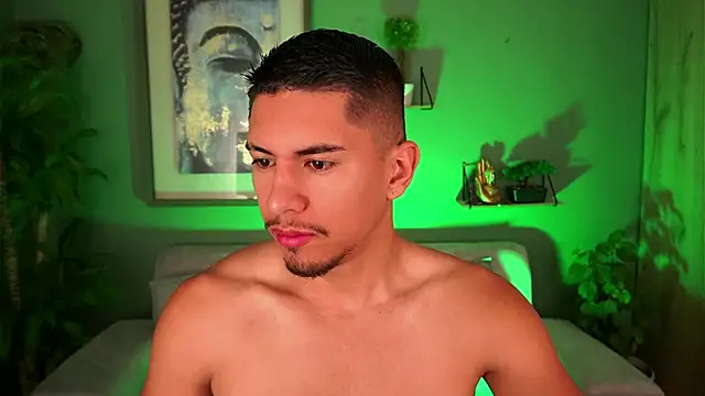 Snapshot of Aaronfox_x chatting on March 13, 9:21 am Aaronfox x online show from March 13, 9:21 am