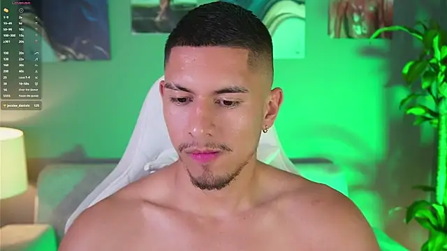 Snapshot of Aaronfox_x chatting on January 24, 12:52 am Aaronfox x online show from January 24, 12:52 am