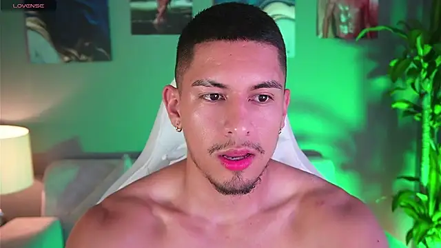 Snapshot of Aaronfox_x chatting on January 21, 9:04 pm Aaronfox x online show from January 21, 9:04 pm