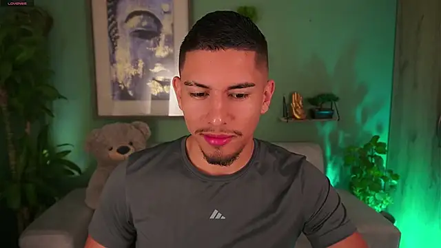Snapshot of Aaronfox_x chatting on March 10, 10:07 am Aaronfox x online show from March 10, 10:07 am