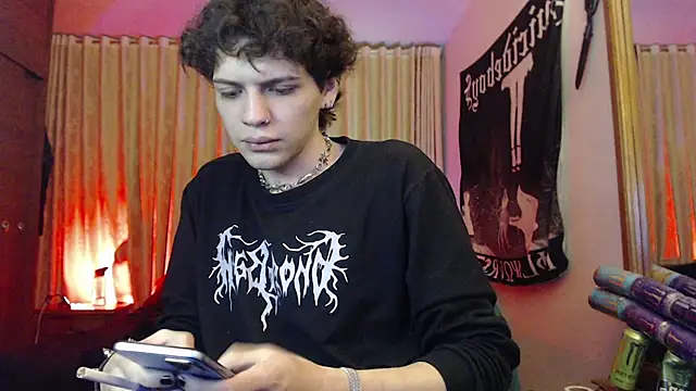 Snapshot of Soul_cursed_boy chatting on January 14, 6:13 am Soul cursed boy online show from January 14, 6:13 am