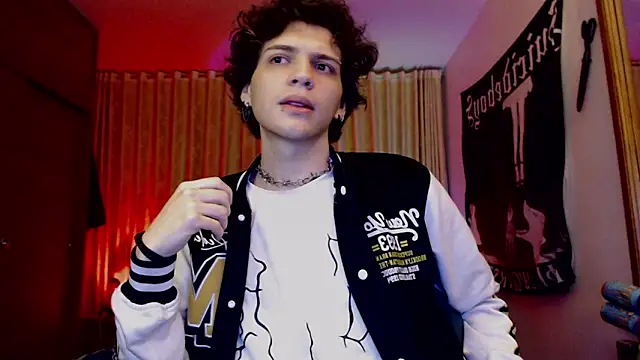 Snapshot of Soul_cursed_boy chatting on January 24, 4:59 am Soul cursed boy online show from January 24, 4:59 am