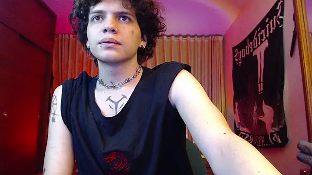 Snapshot of Soul_cursed_boy chatting on February 18, 12:04 am Soul cursed boy online show from February 18, 12:04 am