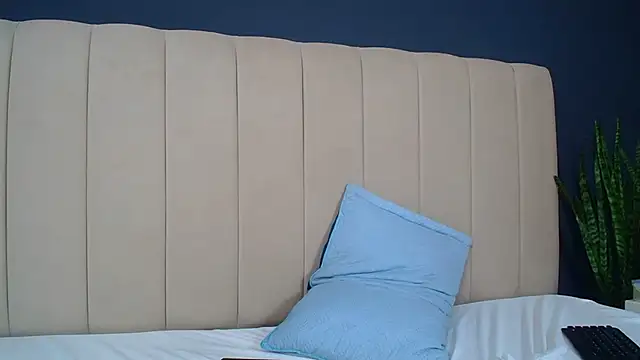 Christopher saint online show from April 15, 7:58 pm