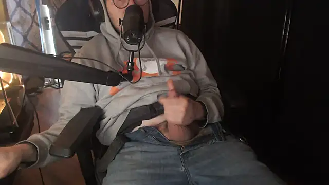 chicostick413 online show from April 7, 2:06 pm