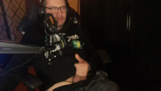 chicostick413 online show from February 18, 9:45 pm