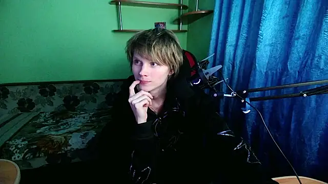 fameboyboo online show from February 3, 8:14 pm