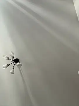 pretty roman online show from April 30, 11:06 am