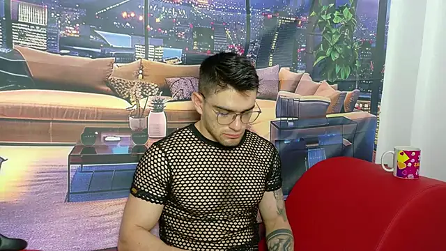 Snapshot of Sexy_Alejandro_ chatting on March 15, 11:19 am Sexy Alejandro online show from March 15, 11:19 am