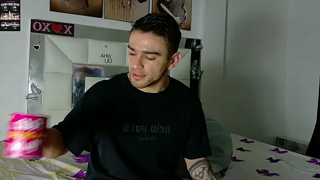 Snapshot of Sexy_Alejandro_ chatting on February 26, 11:20 am Sexy Alejandro online show from February 26, 11:20 am