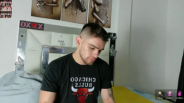 Snapshot of Sexy_Alejandro_ chatting on February 15, 11:50 am Sexy Alejandro online show from February 15, 11:50 am