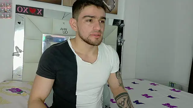 Snapshot of Sexy_Alejandro_ chatting on February 24, 11:21 am Sexy Alejandro online show from February 24, 11:21 am