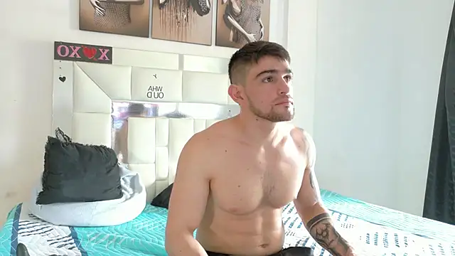 Snapshot of Sexy_Alejandro_ chatting on January 12, 6:27 pm Sexy Alejandro online show from January 12, 6:27 pm