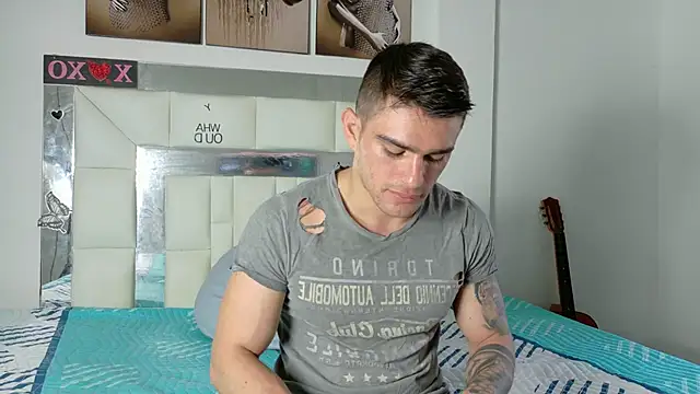 Snapshot of Sexy_Alejandro_ chatting on January 15, 12:04 pm Sexy Alejandro online show from January 15, 12:04 pm