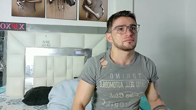 Snapshot of Sexy_Alejandro_ chatting on December 10, 12:16 pm Sexy Alejandro online show from December 10, 12:16 pm