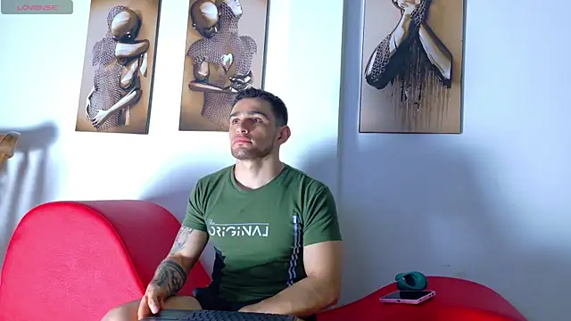 Sexy Alejandro  online show from April 3, 1:02 am