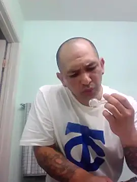 Snapshot of NewKing100 chatting on November 1, 3:43 am NewKing100 online show from November 1, 3:43 am