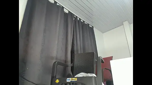 Snapshot of Dexter-T chatting on October 3, 7:46 am Dexter-T online show from October 3, 7:46 am