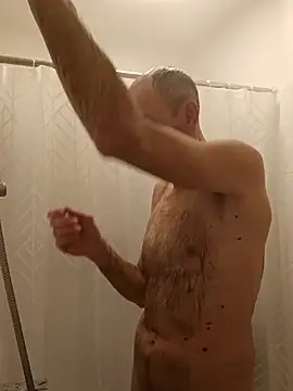 BesterJunge45 online show from December 3, 7:11 pm