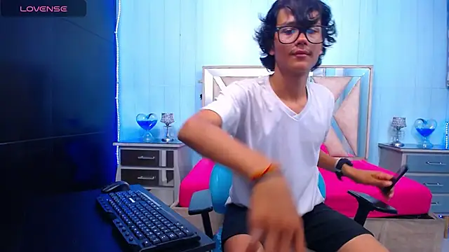 Snapshot of andy_staar chatting on September 29, 11:19 am andy staar online show from September 29, 11:19 am