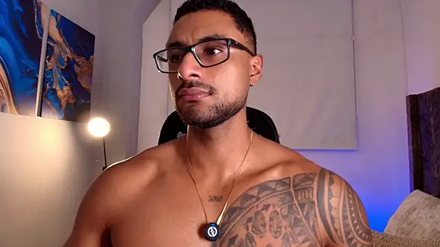 LiamGarcia1 online show from May 7, 2:33 am