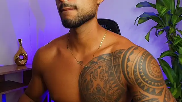 LiamGarcia1 online show from December 17, 4:02 pm