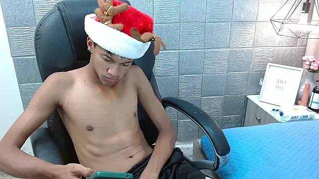 loistwink  online show from December 8, 4:14 am