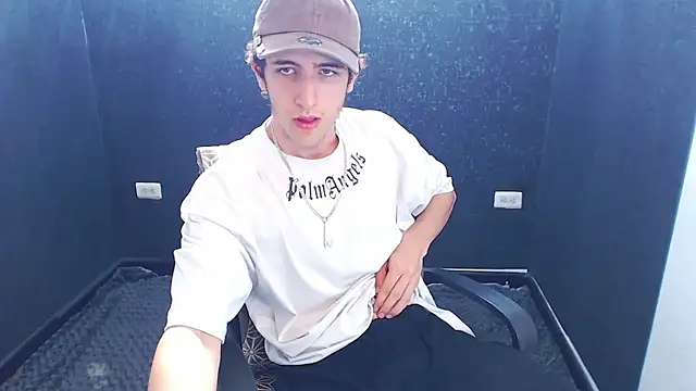 Kerverr  online show from November 7, 8:23 pm