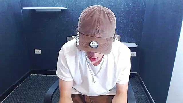 Kerverr  online show from December 3, 7:42 pm