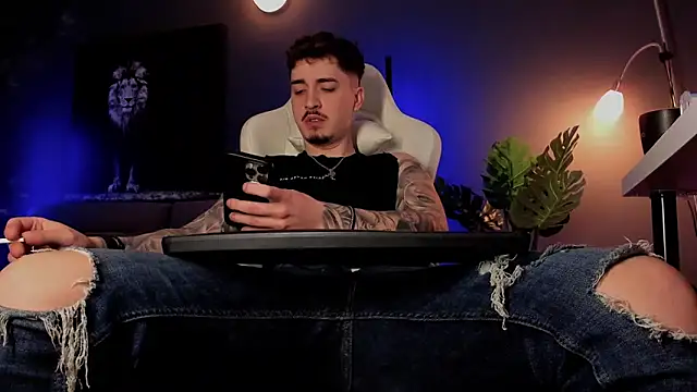 uptomatty online show from April 27, 7:49 am