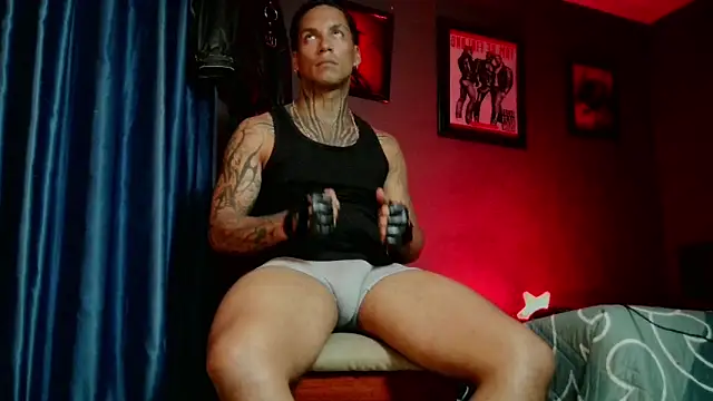 Leonnardo Jaramillo online show from May 15, 1:36 am