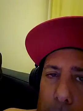 HeteroHotGuy1 online show from September 15, 12:24 am