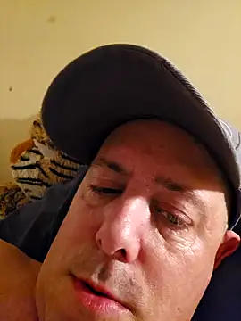 HeteroHotGuy1 online show from December 11, 7:43 pm