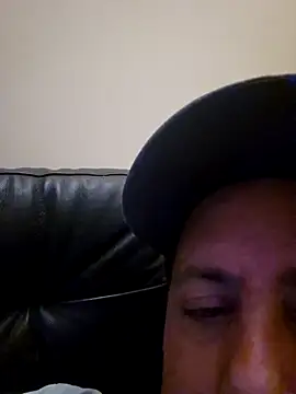 Snapshot of HeteroHotGuy1 chatting on September 29, 11:00 pm HeteroHotGuy1 online show from September 29, 11:00 pm