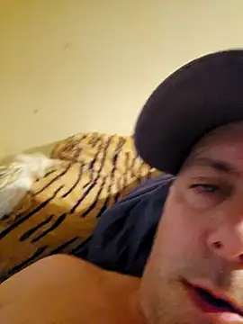 HeteroHotGuy1 online show from December 6, 10:27 am