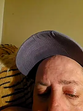 HeteroHotGuy1 online show from February 16, 12:11 am