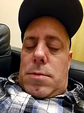 HeteroHotGuy1 online show from February 22, 9:42 pm