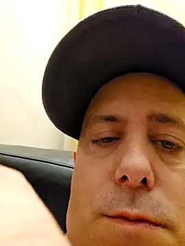 HeteroHotGuy1 online show from December 15, 3:24 am