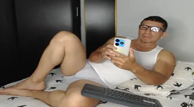 Snapshot of KALE_19 chatting on March 6, 12:43 am KALE 19 online show from March 6, 12:43 am