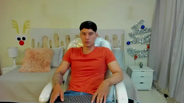 Snapshot of Damian23__ chatting on December 27, 12:45 pm Damian23 online show from December 27, 12:45 pm