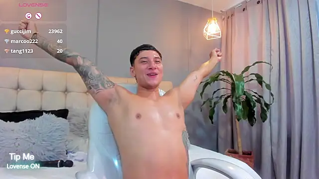 Snapshot of Damian23__ chatting on October 1, 12:31 pm Damian23 online show from October 1, 12:31 pm