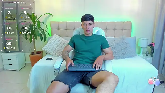 Snapshot of Damian23__ chatting on January 20, 1:21 pm Damian23 online show from January 20, 1:21 pm
