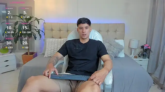 Snapshot of Damian23__ chatting on February 26, 1:52 pm Damian23 online show from February 26, 1:52 pm